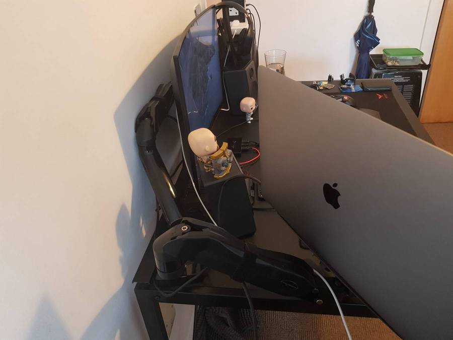 Braulio Barahona's dual monitor arm system