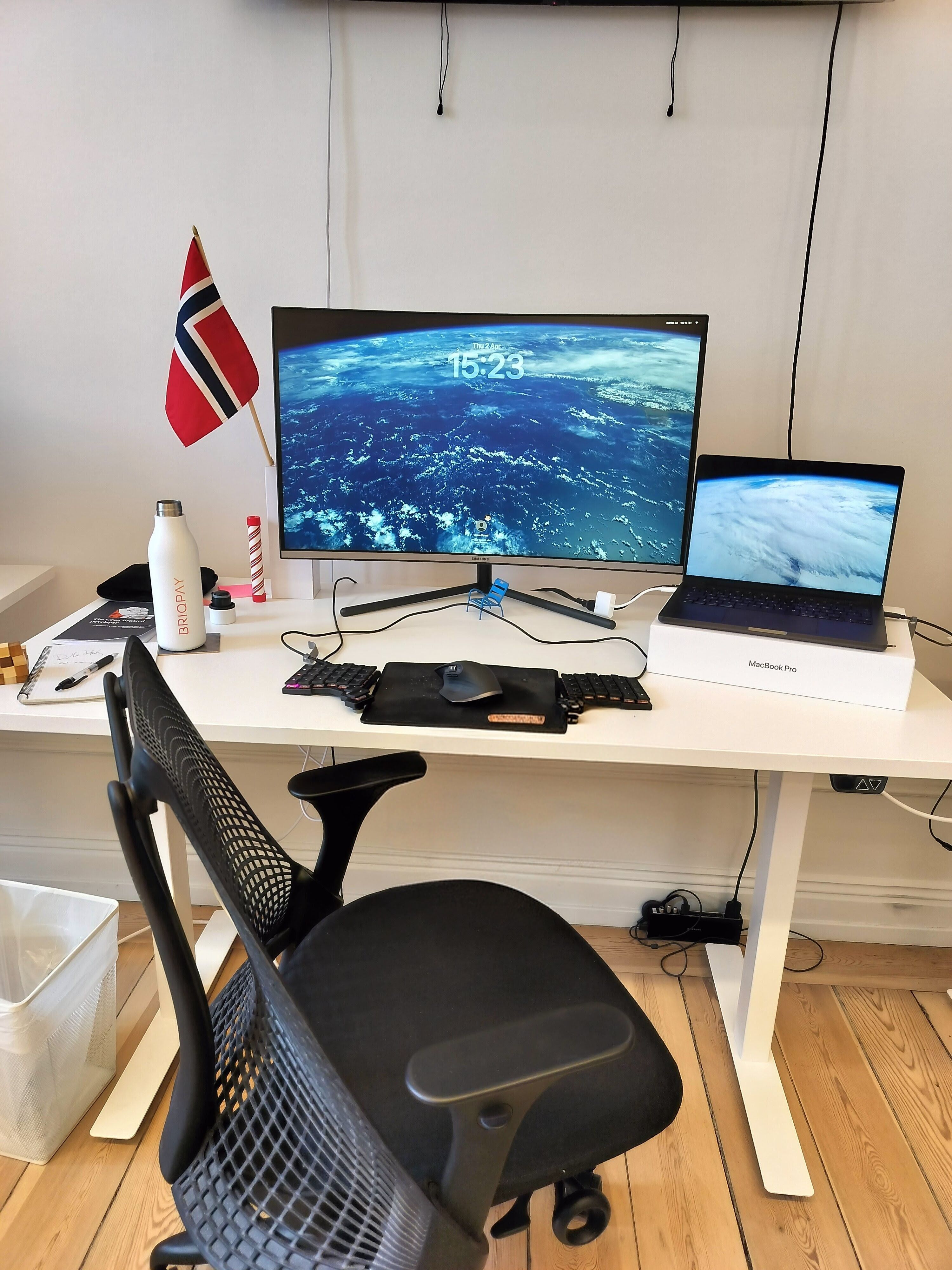 Johan Strand’s setup, vertical shot