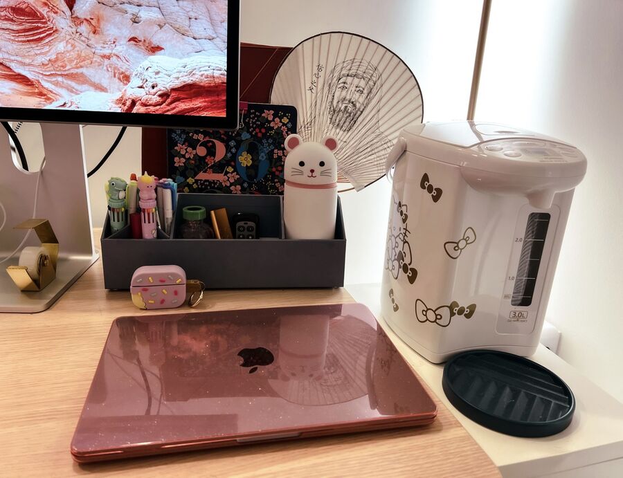 Monica Lane's setup, up close