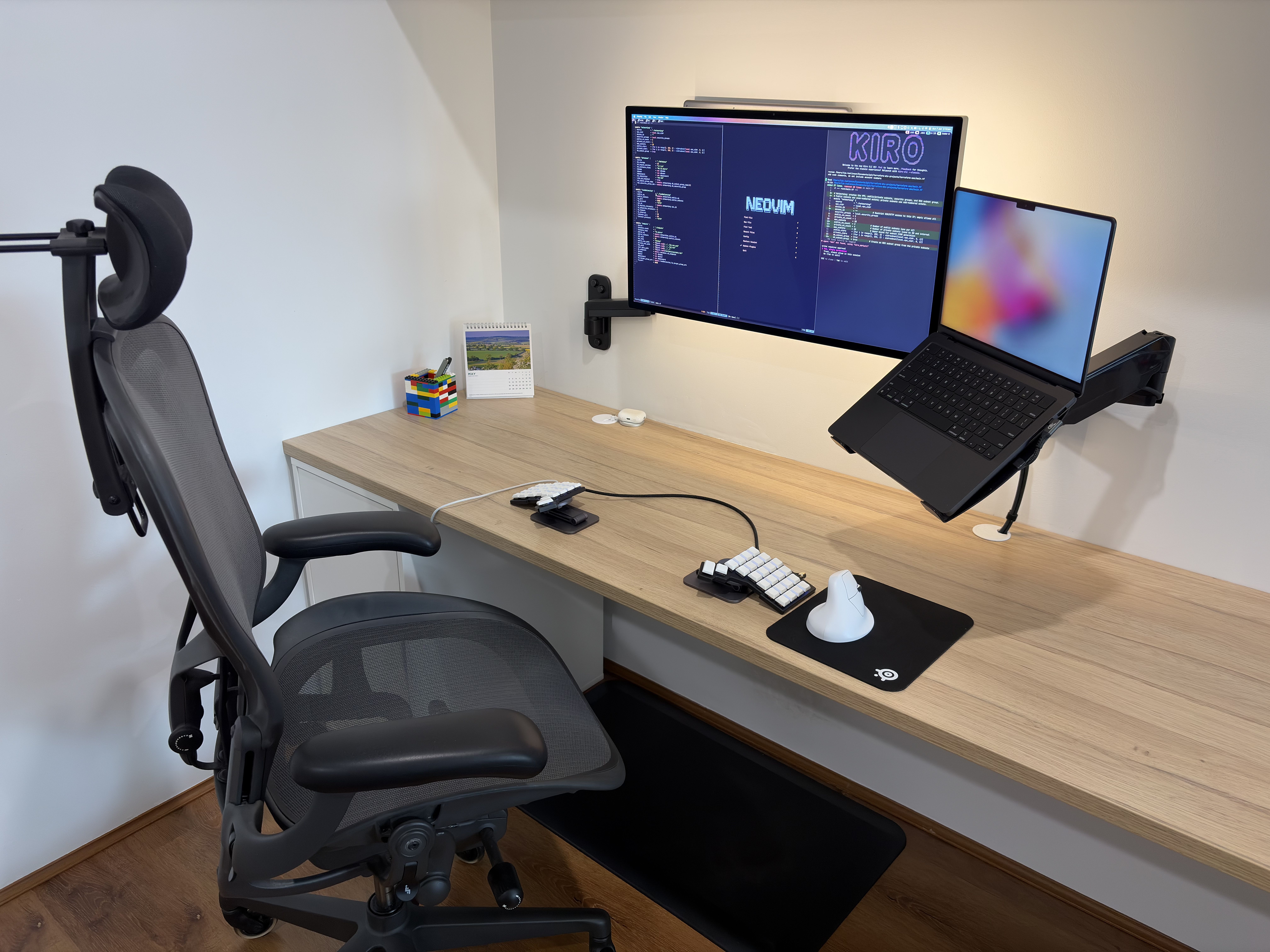 Tim Howlinson’s desk, closer up