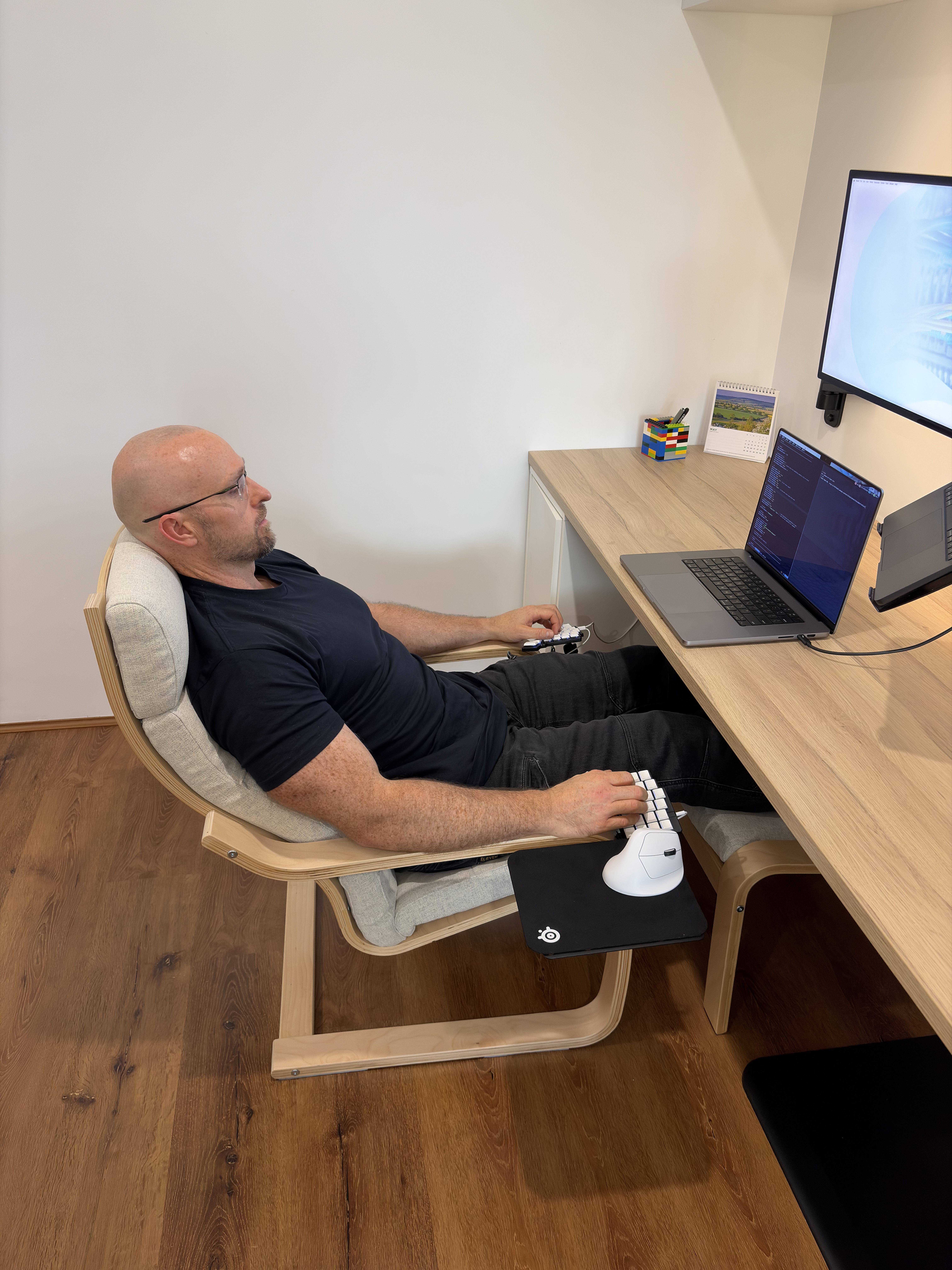 Tim Howlinson’s setup with Tim reclining