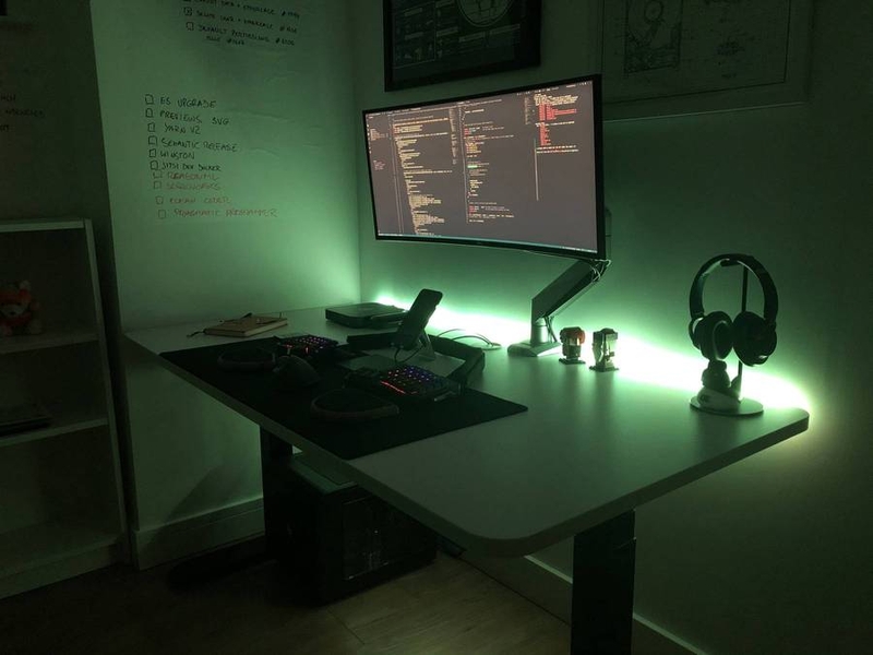 desk-green