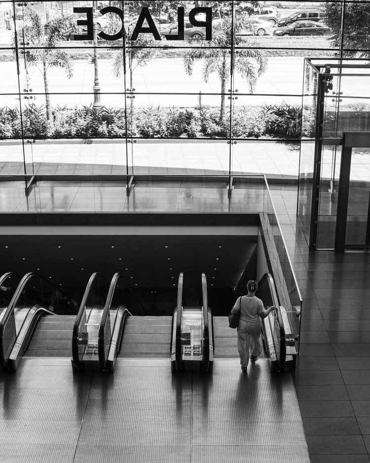 Tomas Jonsson's black-and-white photo of an escalator scene