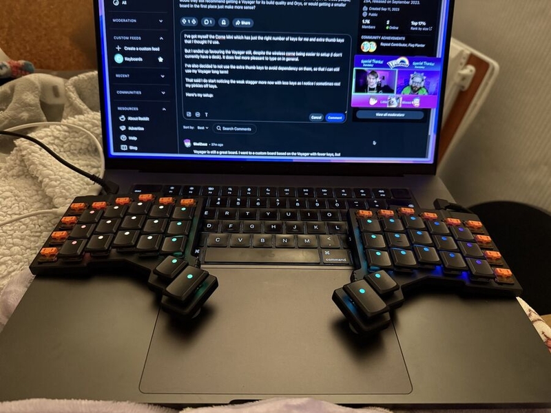 Alexia Chau's setup in bed