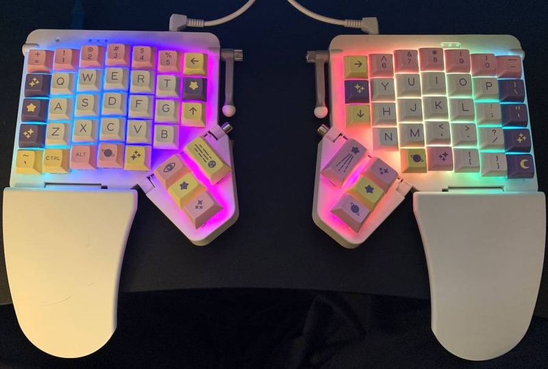 Amanda Gilmore's keyboard setup