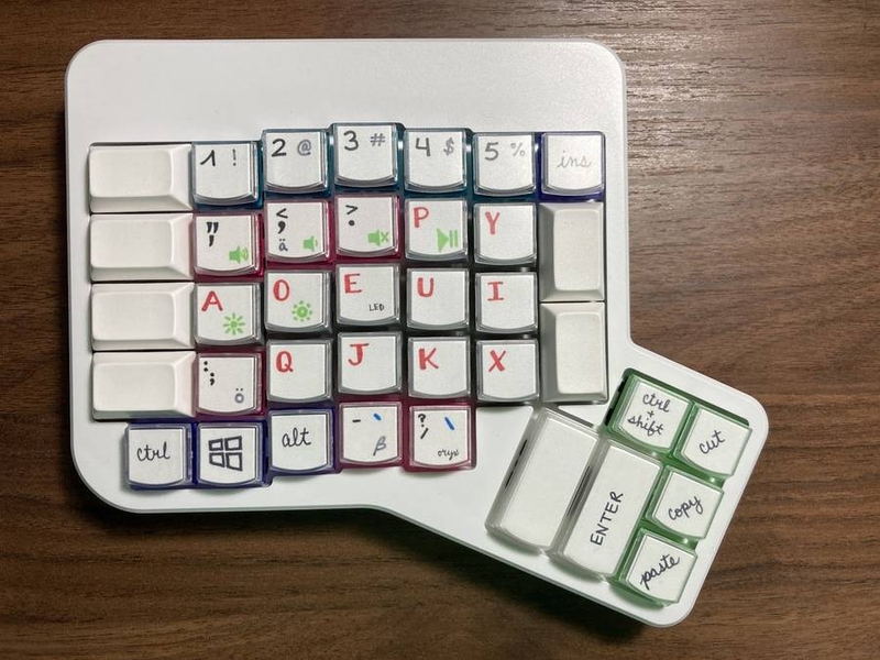 Becca Resnik's keyboard, left side