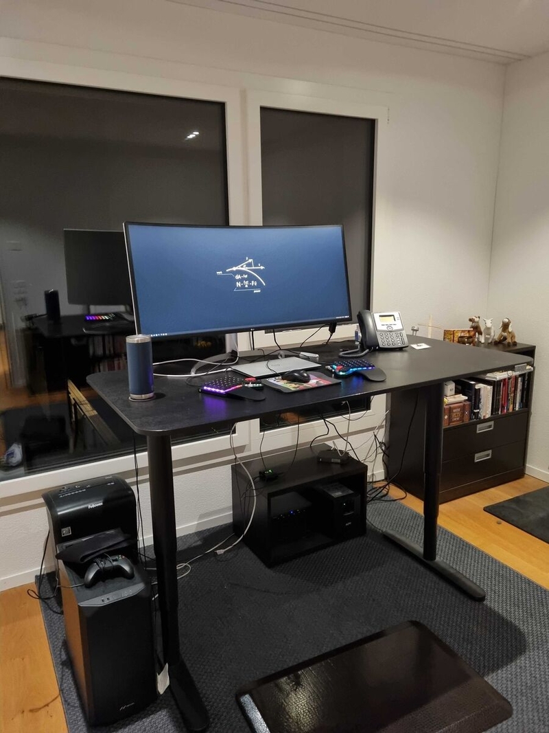 Georg prefers to keep his workspace—and his entire office—simple, functional, and elegant Georg Meyer's office