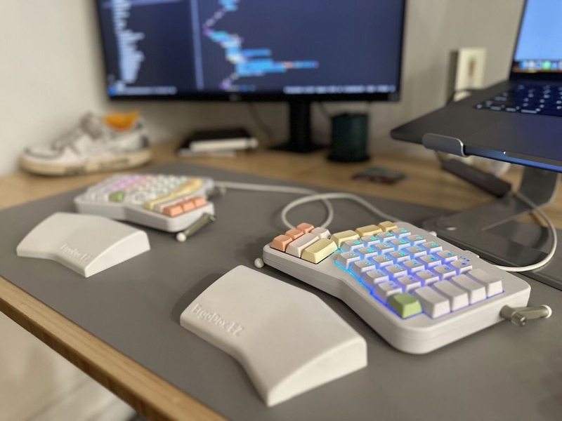 Angie Chiraz's home keyboard