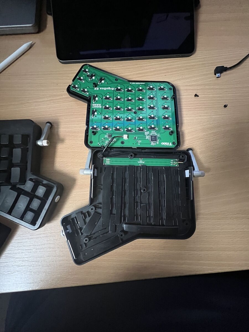 Ben Alldridge's keyboard, opened up