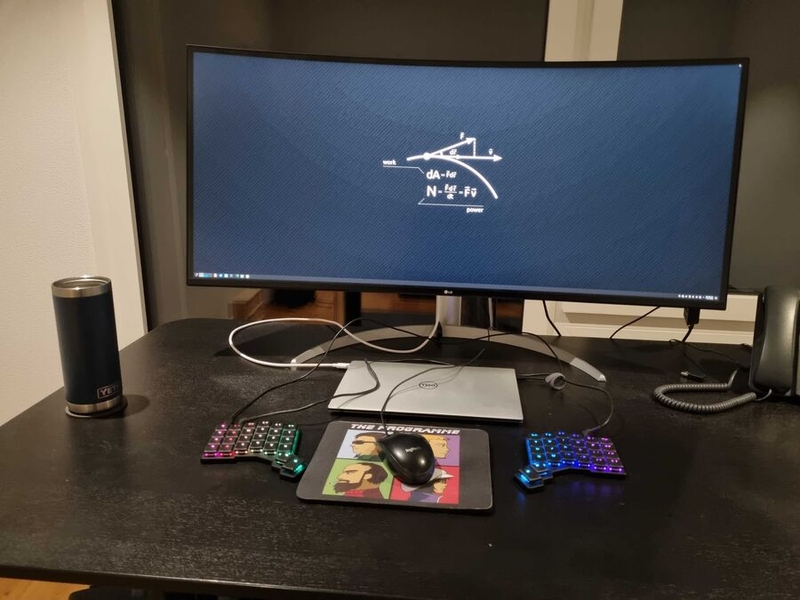 Georg prefers one big screen instead of several small ones—but there is something he likes to have multiples of... Georg Meyer's setup