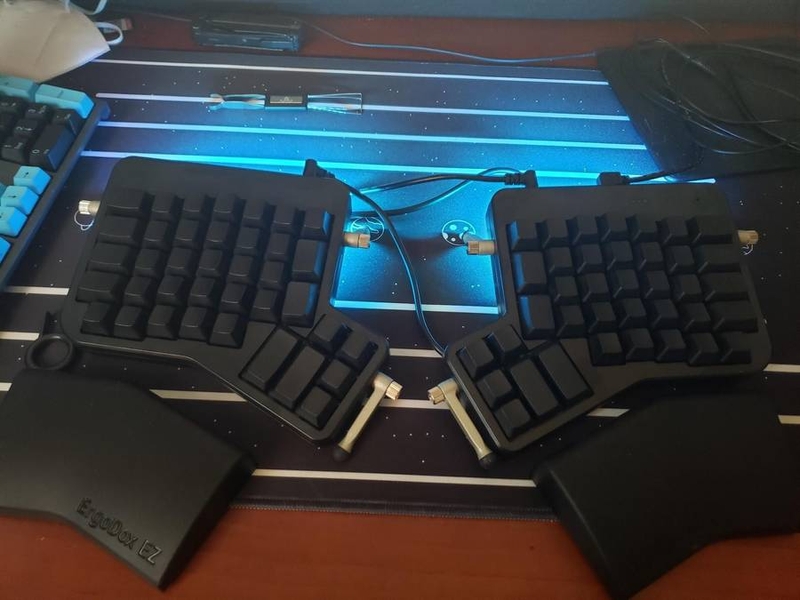 Rameez Shaukat's ErgoDox EZ keyboard with blank keys