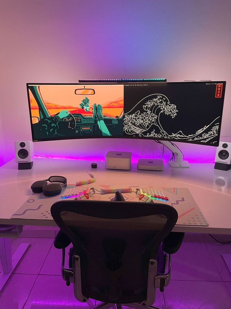 Donnie Ibiyemi's setup with full view of desk