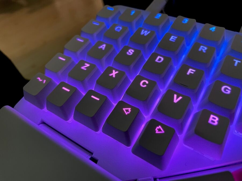 Rosa Hernández's keyboard, left side, lit ip