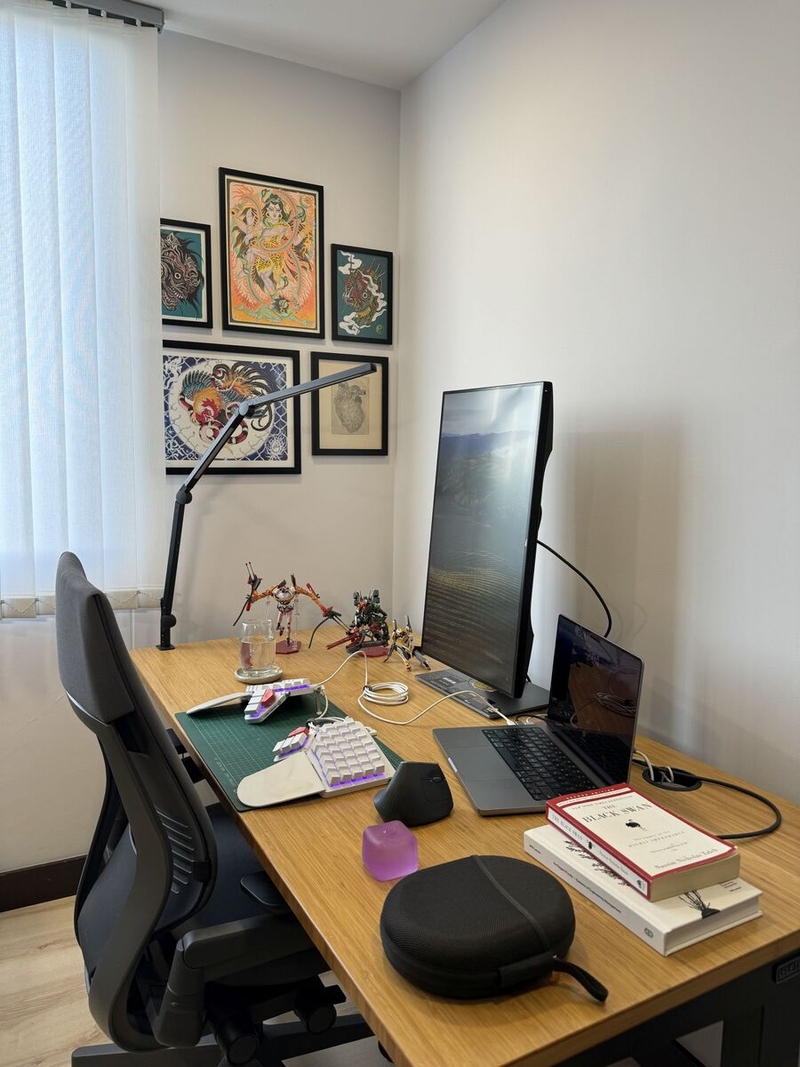 Juan Castillo's setup from the right