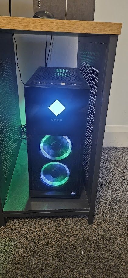 Far from ominous, Maciej's OMEN helps him build stairs (in a way) Maciej Lech's PC