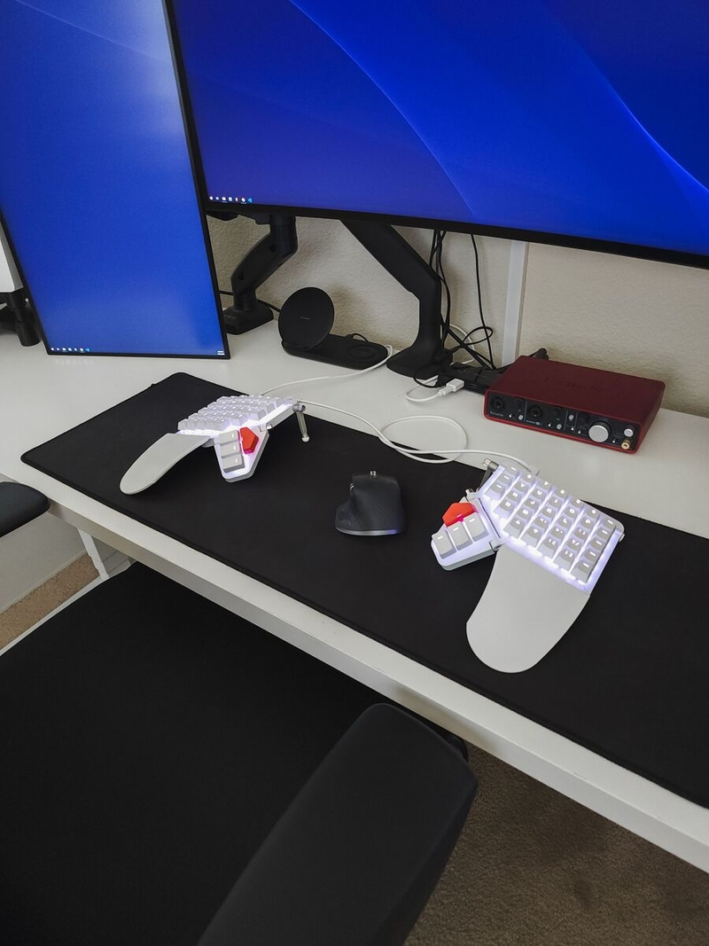 Aman Abdulalim's keyboard and mouse