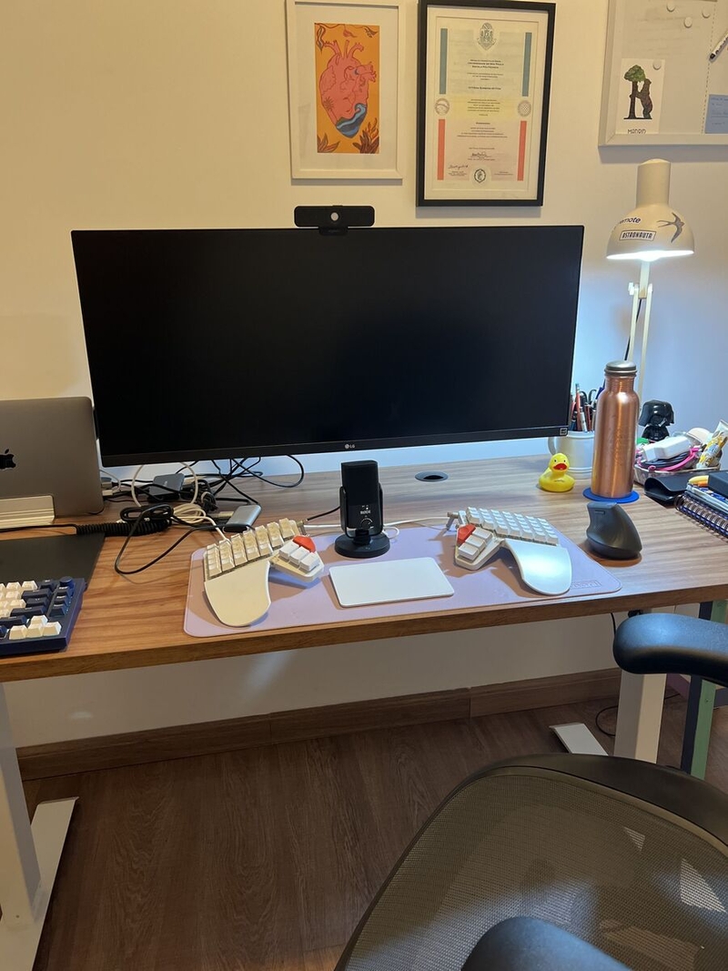 Vittoria Bitton's setup, vertical shot