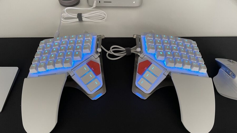 Dr. Yaji is happy with the angle of the lights on his keyboard Kentaro Yaji's keyboard